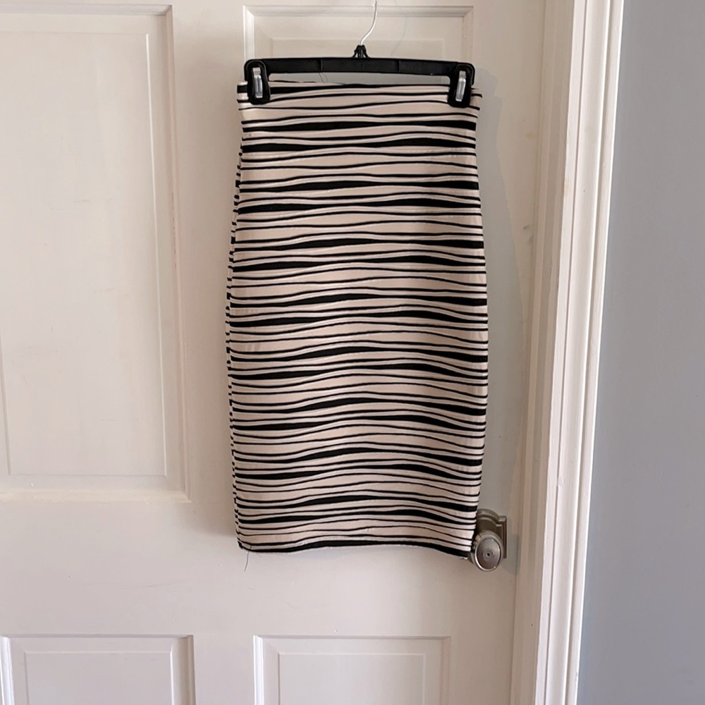 Black and Tan stretchy pencil skirt midi length